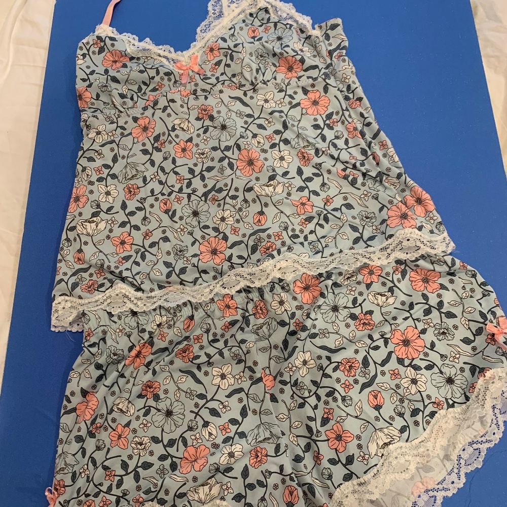 New! Women’s Pajama Set . Small. Lace/Poly/Spandex 2pc. Short/spaghetti strap.